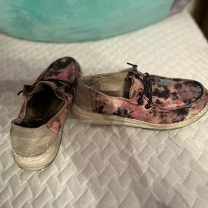 Brand (hey dudes) size 6 tie dye navy pink